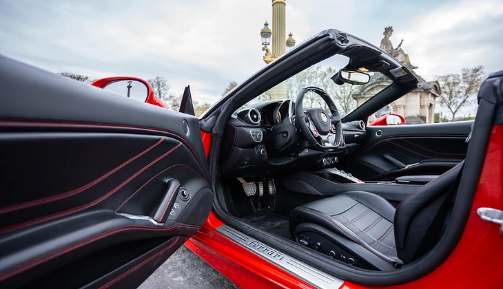 location-FERRARI-Paris-roadstr