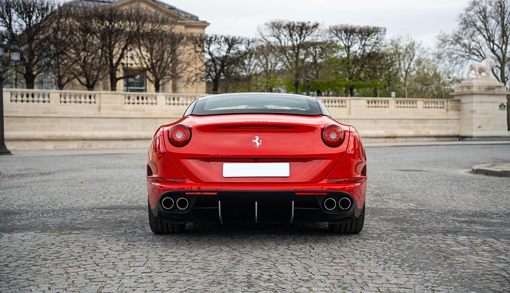 location-FERRARI-Paris-roadstr