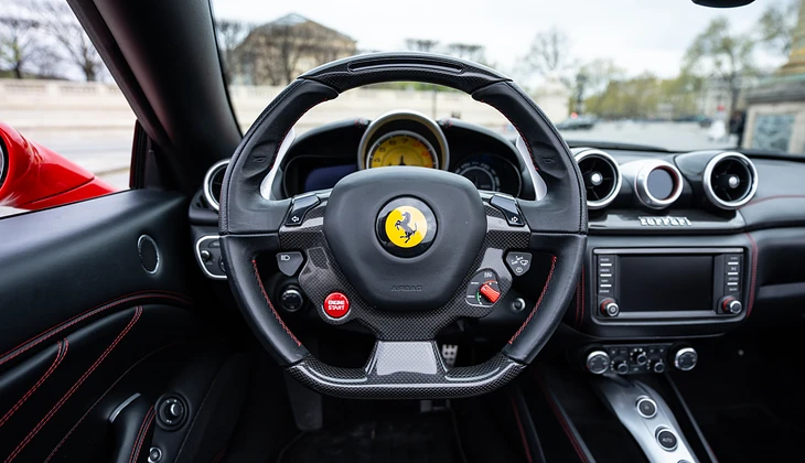 location-FERRARI-Paris-roadstr