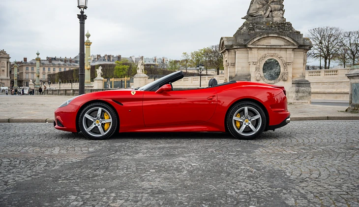 location-FERRARI-Paris-roadstr