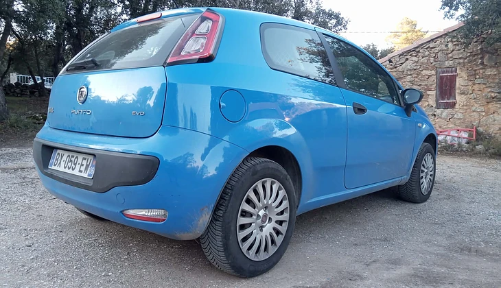 location-FIAT-Lourmarin-roadstr