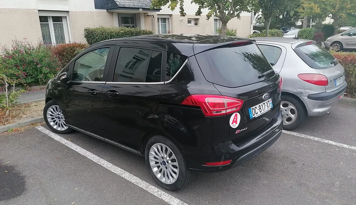 location-FORD-Saint-Malo-roadstr