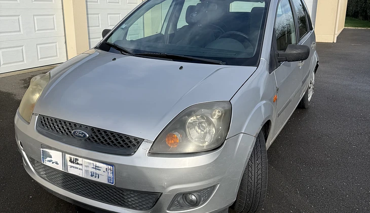 location-FORD-Argentré-du-Plessis-roadstr