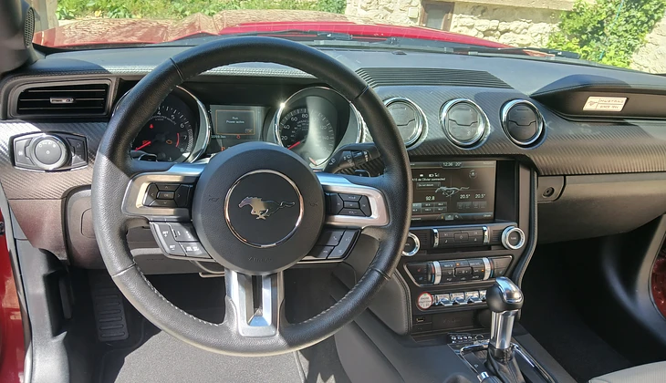 location-FORD-Vienne-en-Arthies-roadstr