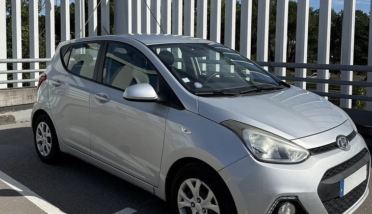 location-HYUNDAI-Bordeaux-roadstr
