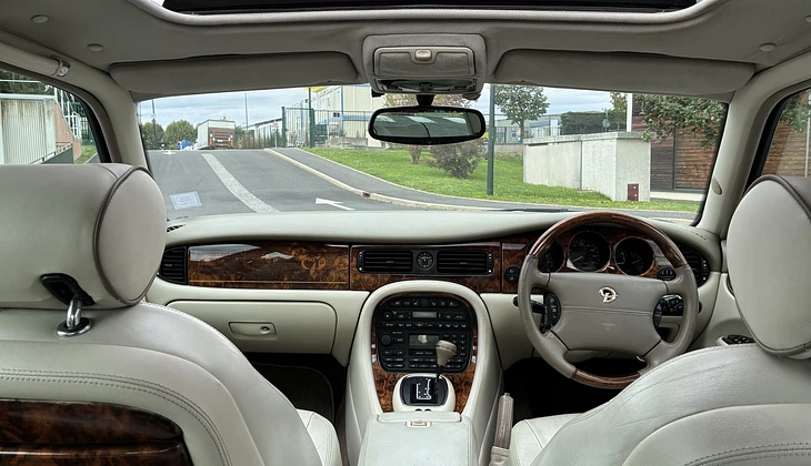 location-JAGUAR-Les Pavillons-sous-Bois-roadstr