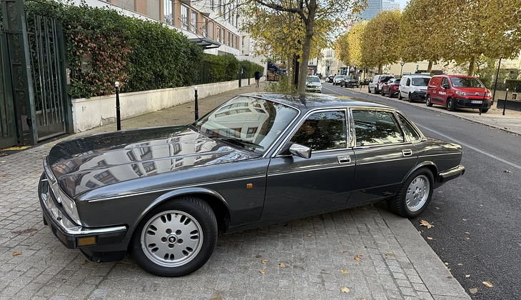 location-JAGUAR-Paris-roadstr