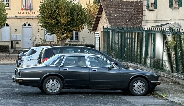 location-JAGUAR-Paris-roadstr