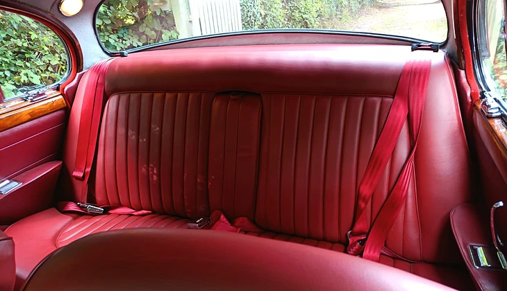 location-JAGUAR-Courbevoie-roadstr