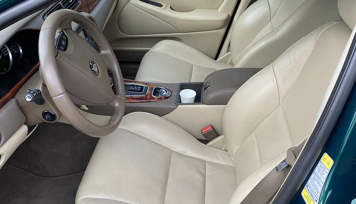 location-JAGUAR-La Celle-Saint-Cloud-roadstr