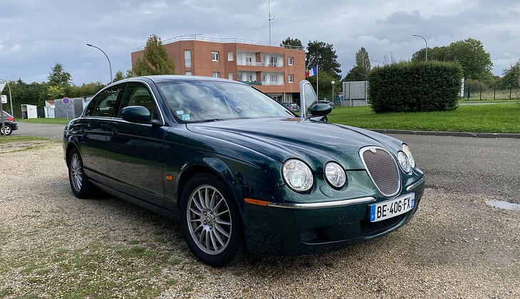 location-JAGUAR-La Celle-Saint-Cloud-roadstr