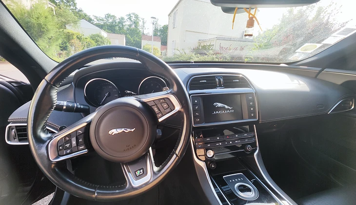 location-JAGUAR-Éragny-roadstr