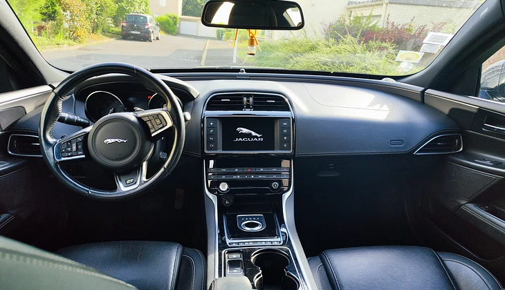 location-JAGUAR-Éragny-roadstr