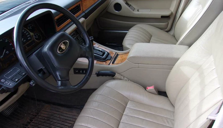 location-JAGUAR-Grenoble-roadstr