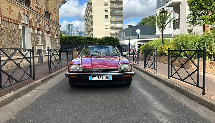 location-JAGUAR-Courbevoie-roadstr