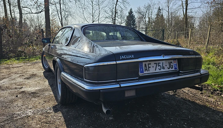 location-JAGUAR-Paris-roadstr