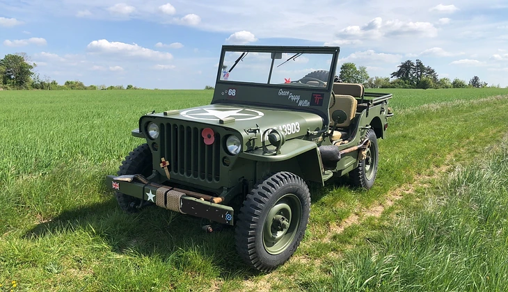 location-JEEP-La Chapelle-Longueville-roadstr