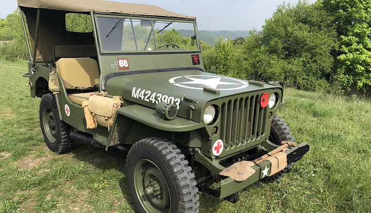 location-JEEP-La Chapelle-Longueville-roadstr