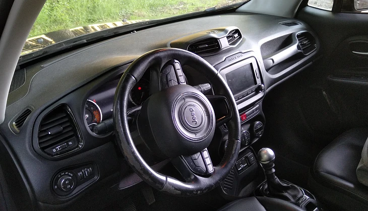 location-JEEP-Treignac-roadstr