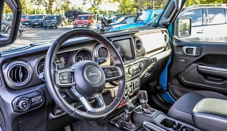 location-JEEP-Wissous-roadstr