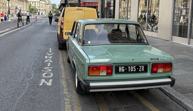 location-LADA-Orsay-roadstr
