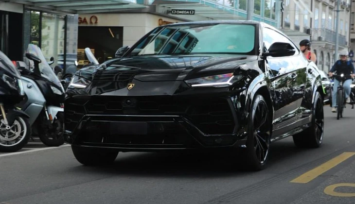 location-LAMBORGHINI-Collonges-sous-Salève-roadstr