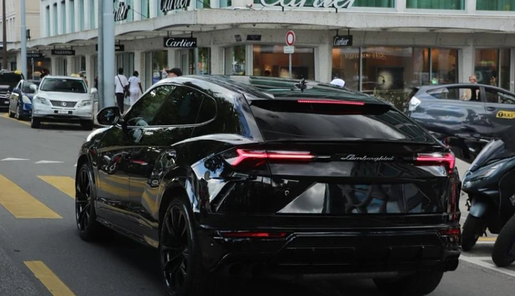 location-LAMBORGHINI-Collonges-sous-Salève-roadstr