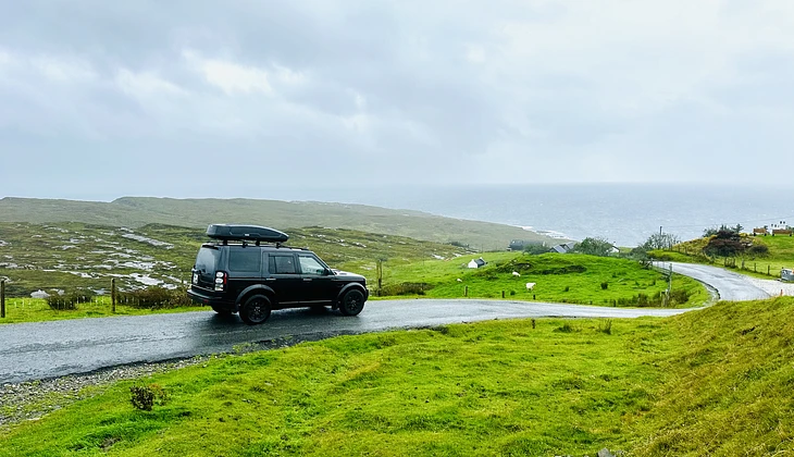 location-LAND ROVER-Villeneuve-de-Berg-roadstr