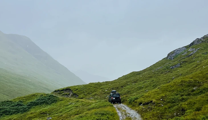 location-LAND ROVER-Villeneuve-de-Berg-roadstr