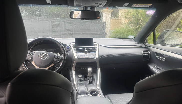 location-LEXUS-Saint-Restitut-roadstr