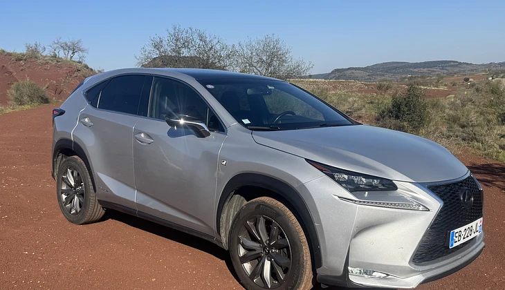 location-LEXUS-Saint-Restitut-roadstr