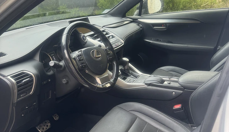 location-LEXUS-Saint-Restitut-roadstr