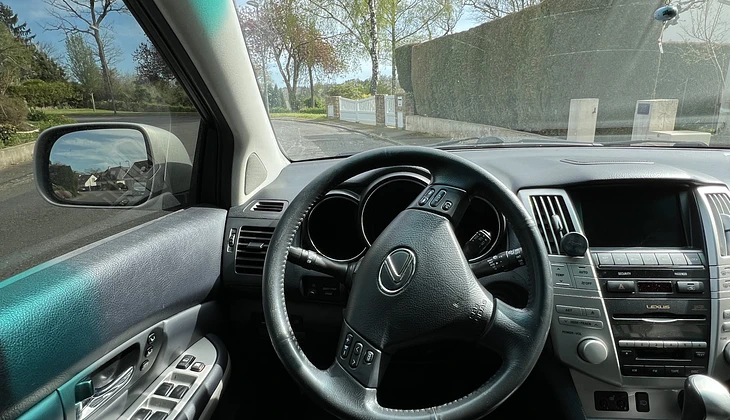 location-LEXUS-Vitrolles-roadstr