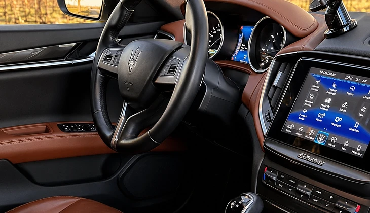 location-MASERATI-Bruges-roadstr