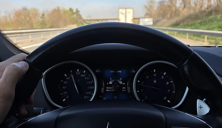 location-MASERATI-Montbrison-roadstr