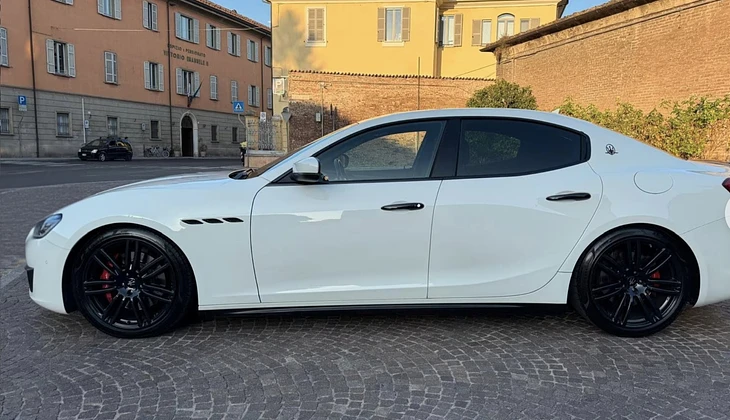 location-MASERATI-Montbrison-roadstr
