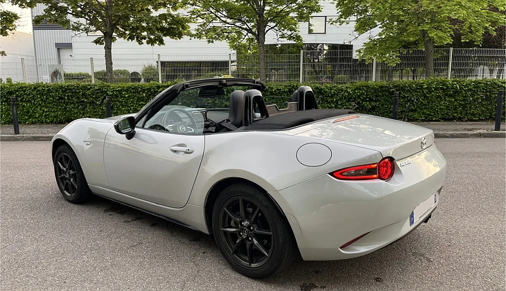 location-MAZDA-Paris-roadstr