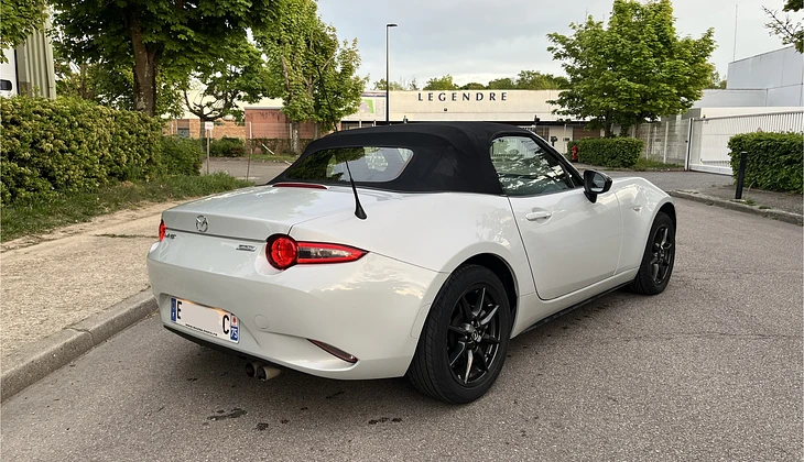 location-MAZDA-Paris-roadstr