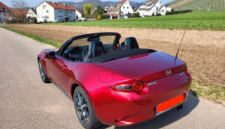 location-MAZDA-Paris-roadstr
