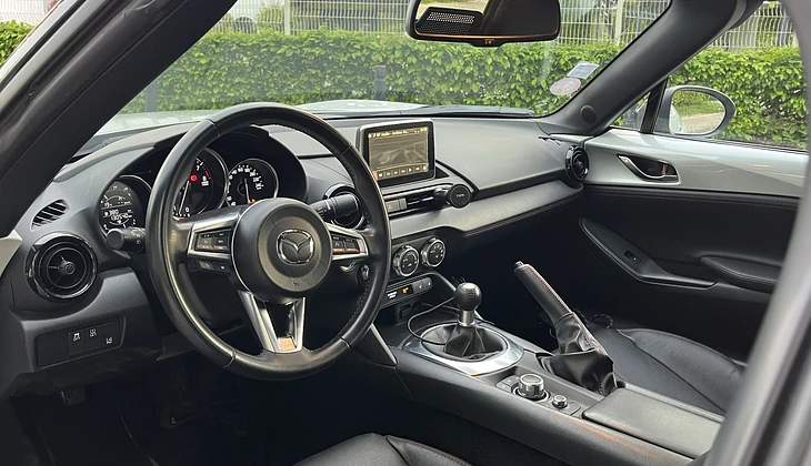location-MAZDA-Paris-roadstr