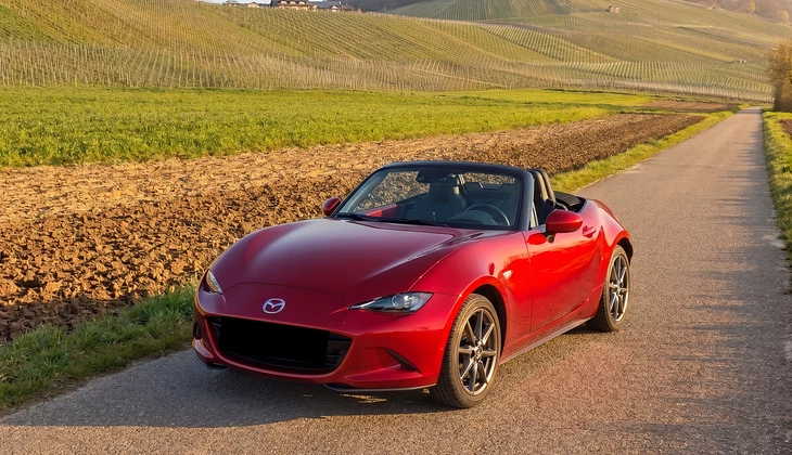 location-MAZDA-Paris-roadstr