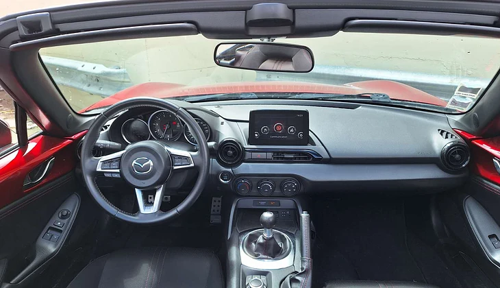 location-MAZDA-Paris-roadstr