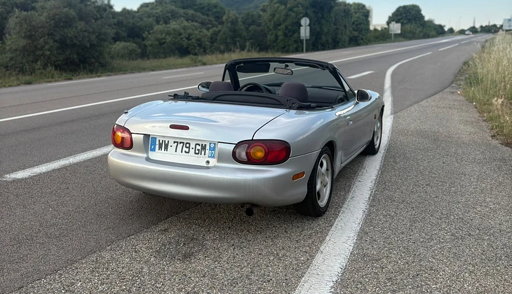 location-MAZDA-Saint-Remèze-roadstr