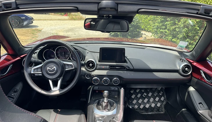 location-MAZDA-Tréméoc-roadstr
