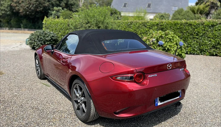 location-MAZDA-Tréméoc-roadstr