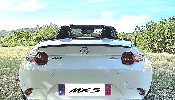 location-MAZDA-Vic-le-Comte-roadstr