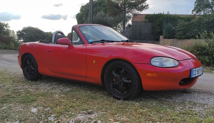 location-MAZDA-Bezouce-roadstr