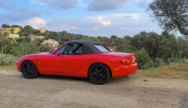 location-MAZDA-Bezouce-roadstr