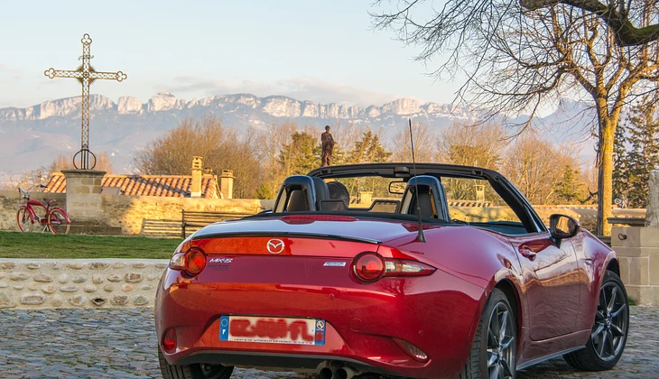 location-MAZDA-Montélier-roadstr