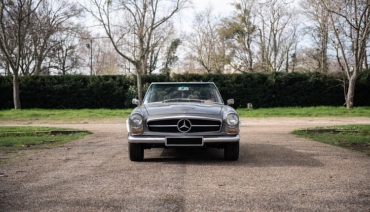 location-MERCEDES-BENZ-Cour-Cheverny-roadstr